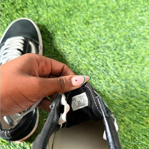 Vans Old Skool Black White Low Top Skate Shoes Suede Canvas Women’s 9 - Picture 6 of 8